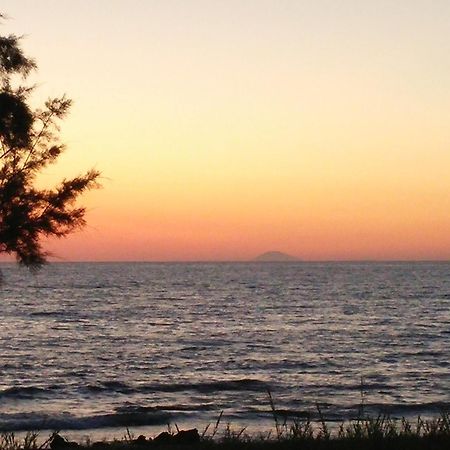 Irida Beach Resort Suites คิปปาริสเซีย ภายนอก รูปภาพ