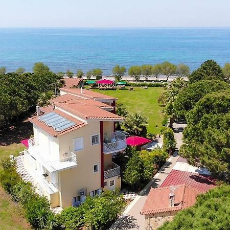 Irida Beach Resort Suites คิปปาริสเซีย ภายนอก รูปภาพ