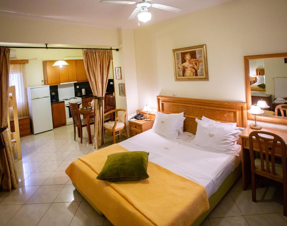 Irida Beach Resort Suites คิปปาริสเซีย ภายนอก รูปภาพ