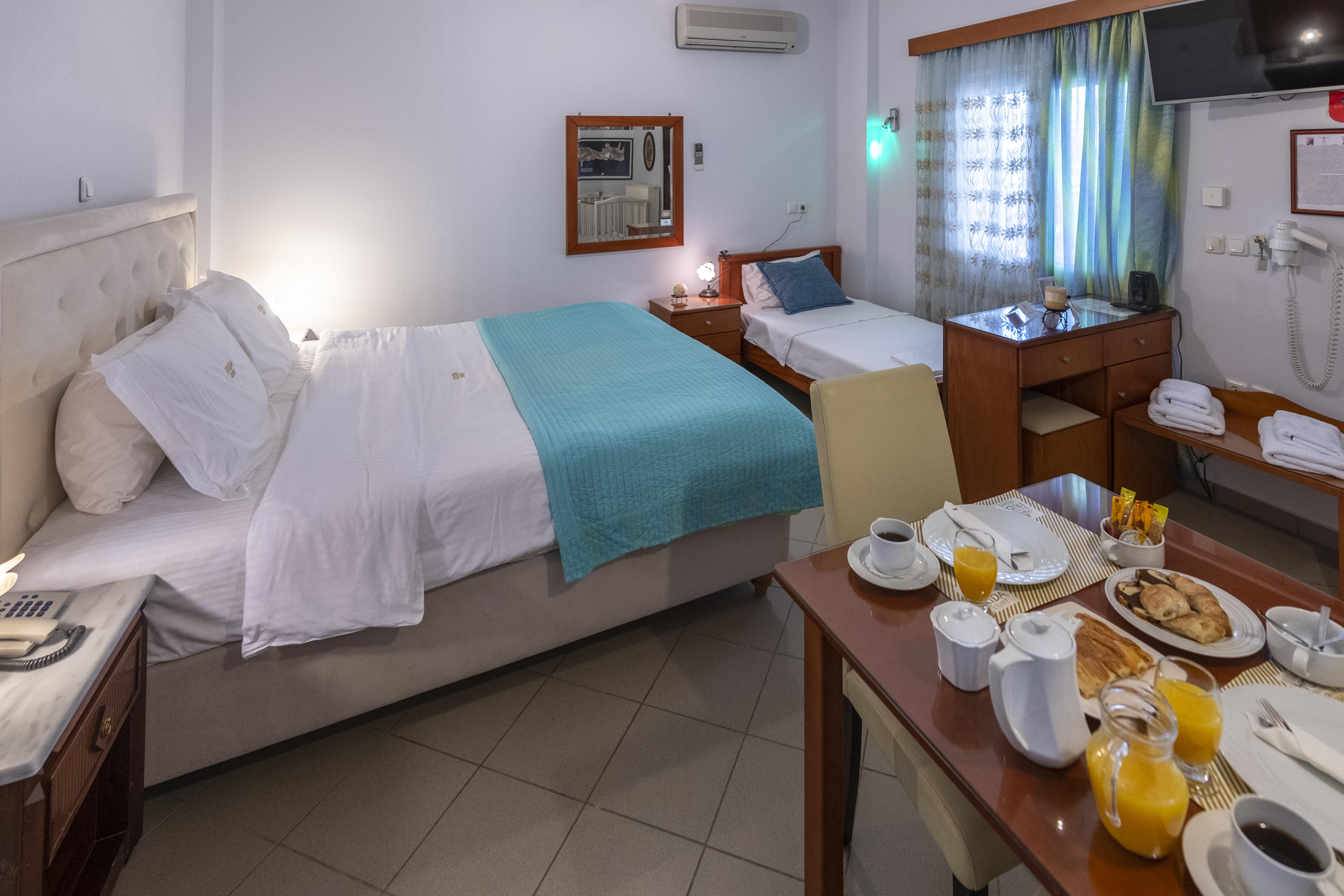 Irida Beach Resort Suites คิปปาริสเซีย ภายนอก รูปภาพ