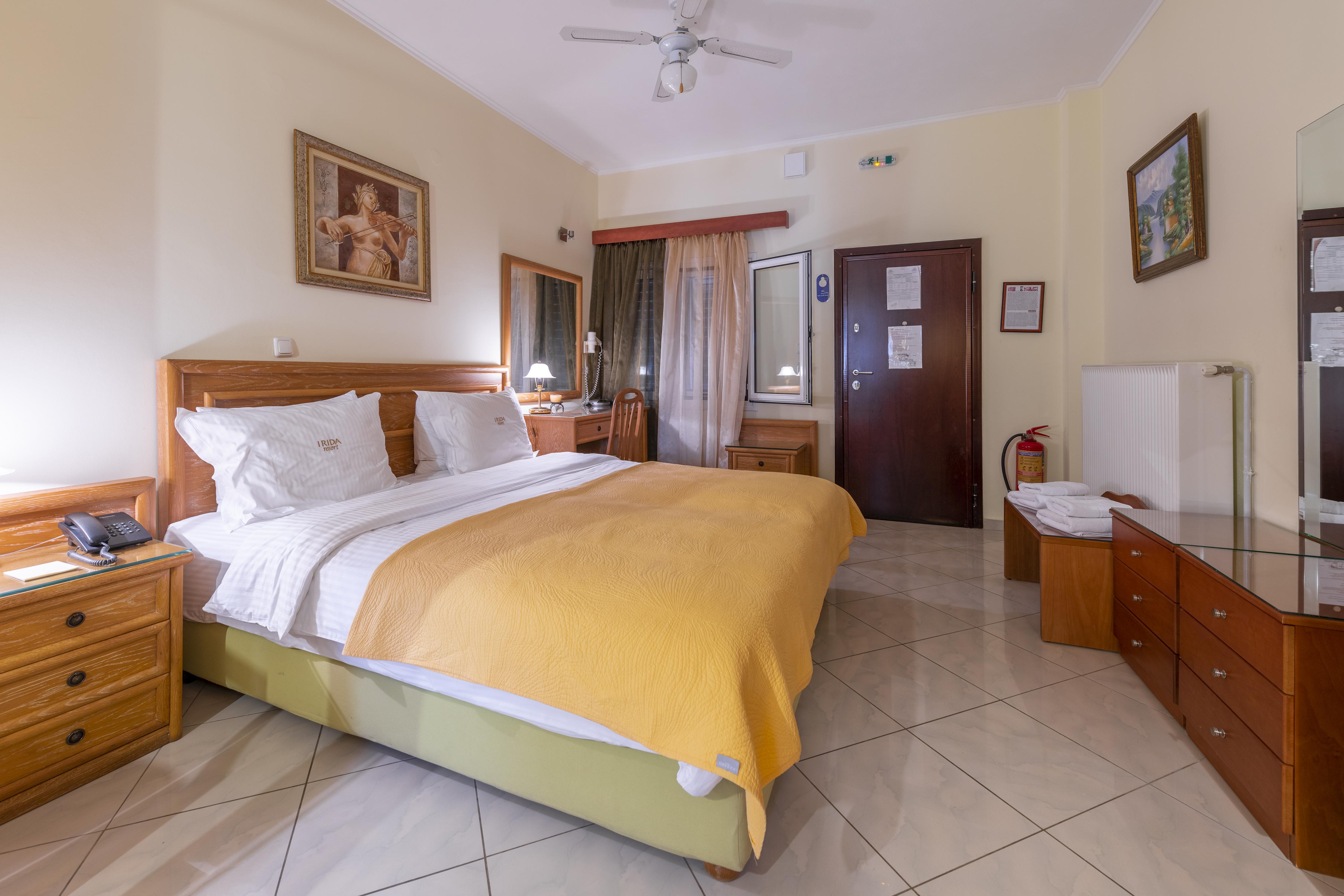 Irida Beach Resort Suites คิปปาริสเซีย ภายนอก รูปภาพ