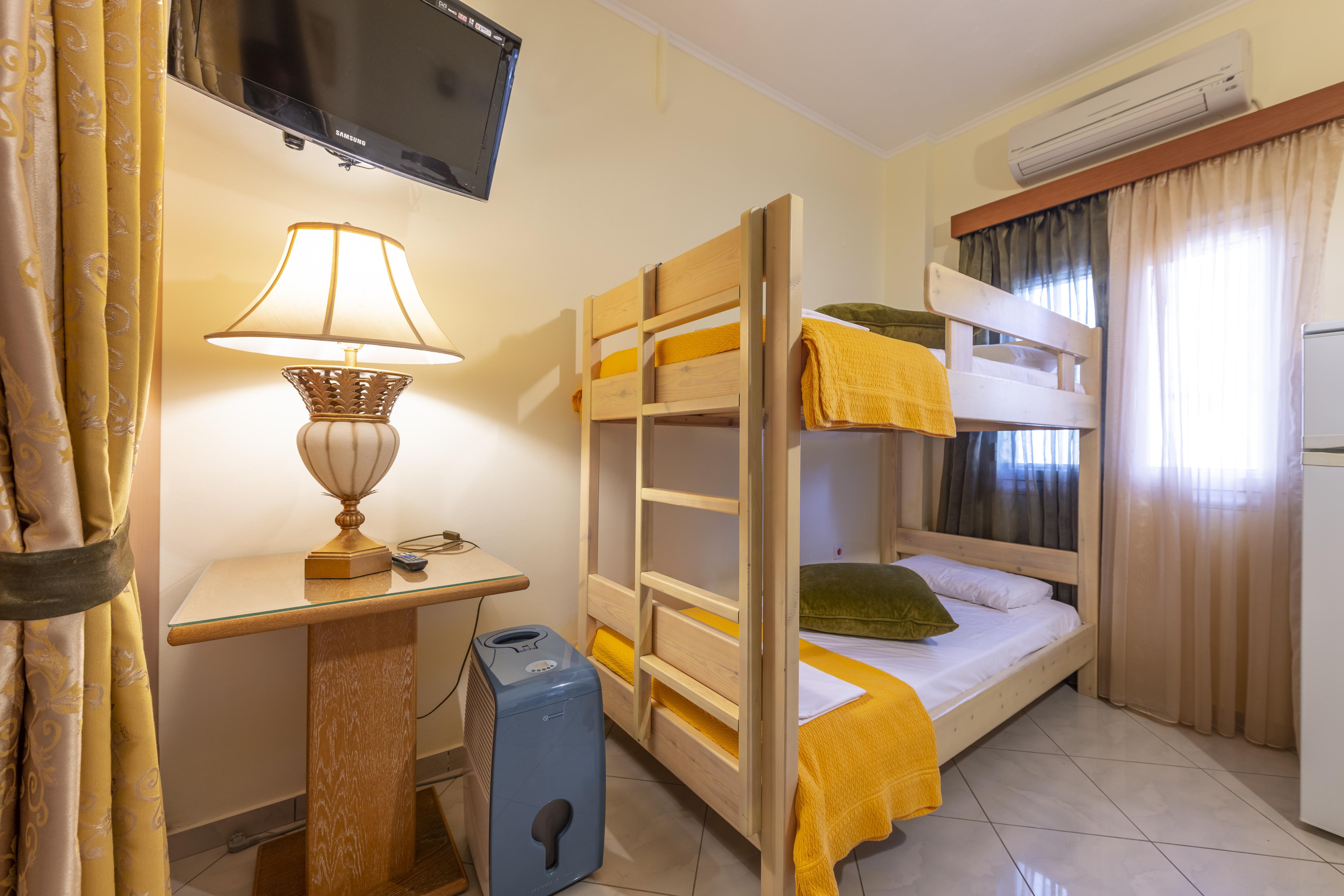 Irida Beach Resort Suites คิปปาริสเซีย ภายนอก รูปภาพ