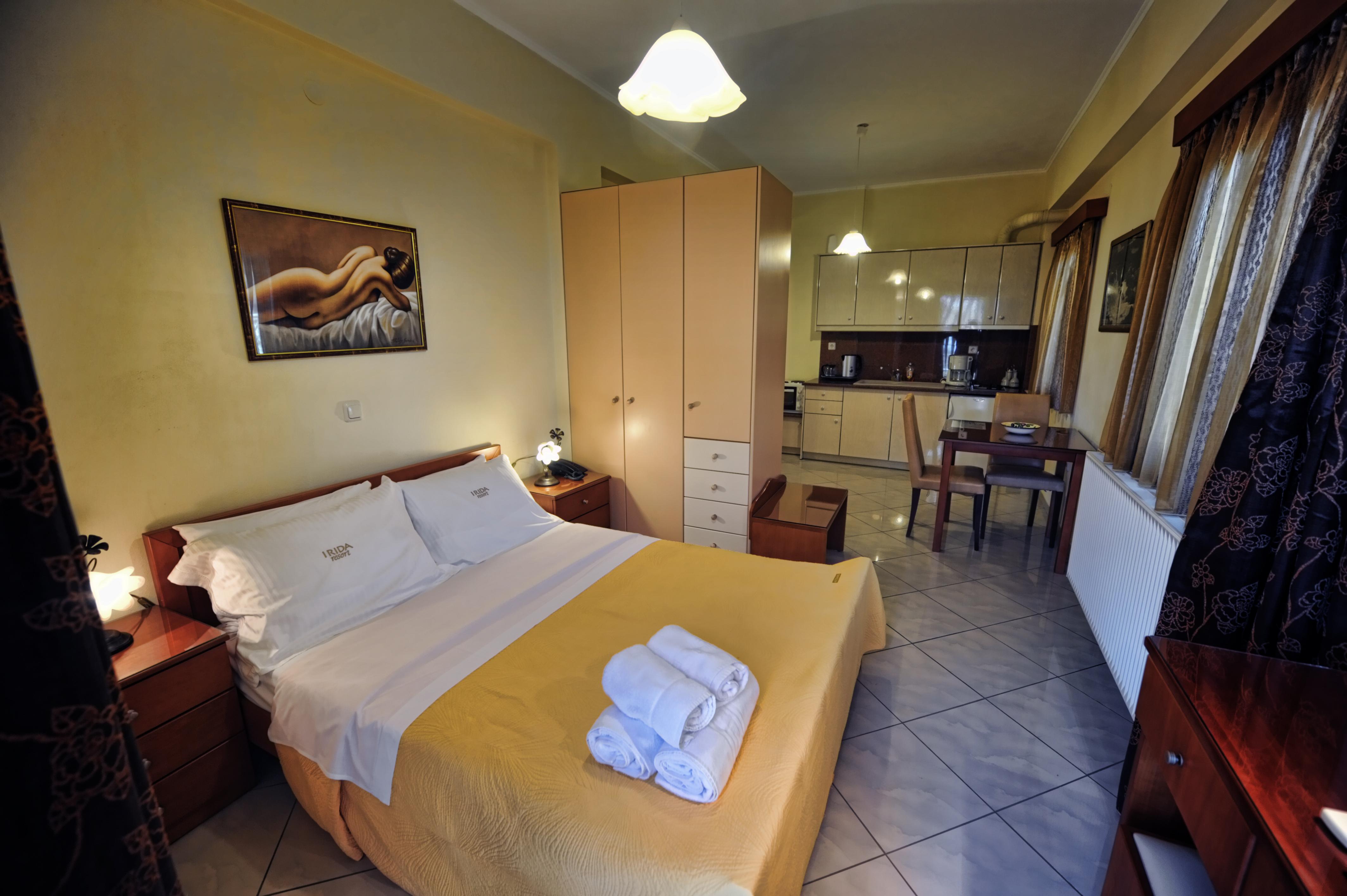 Irida Beach Resort Suites คิปปาริสเซีย ภายนอก รูปภาพ