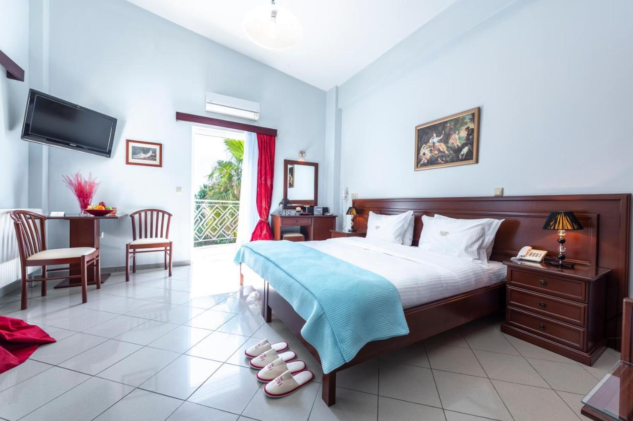 Irida Beach Resort Suites คิปปาริสเซีย ภายนอก รูปภาพ