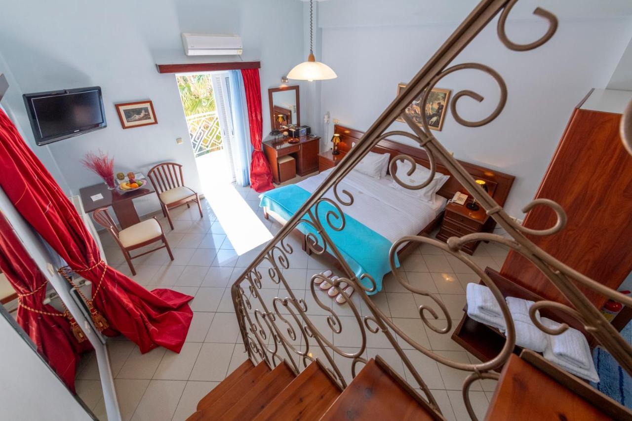 Irida Beach Resort Suites คิปปาริสเซีย ภายนอก รูปภาพ