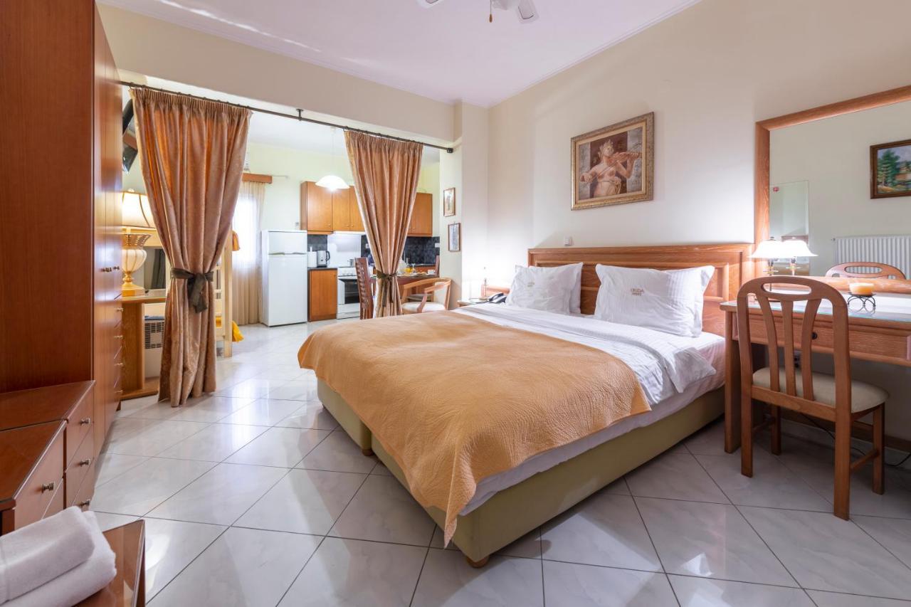 Irida Beach Resort Suites คิปปาริสเซีย ภายนอก รูปภาพ
