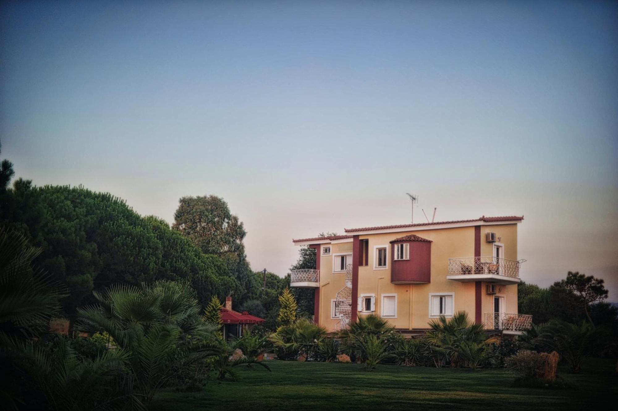 Irida Beach Resort Suites คิปปาริสเซีย ภายนอก รูปภาพ