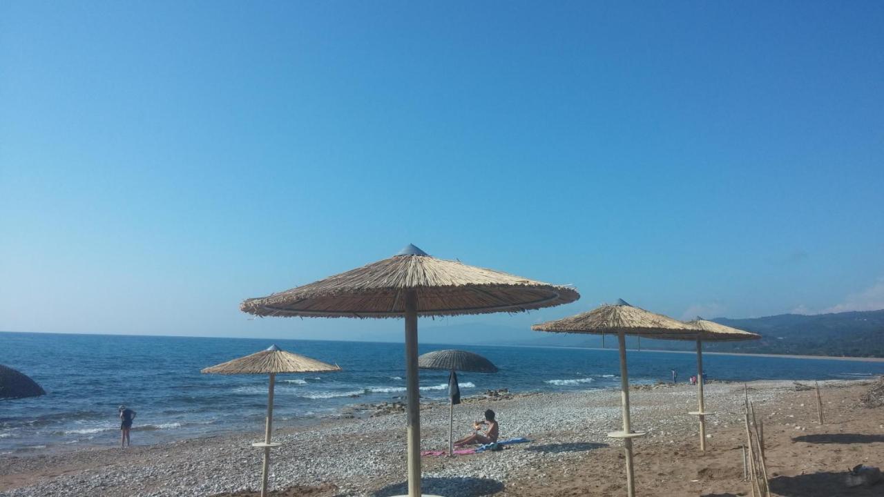 Irida Beach Resort Suites คิปปาริสเซีย ภายนอก รูปภาพ