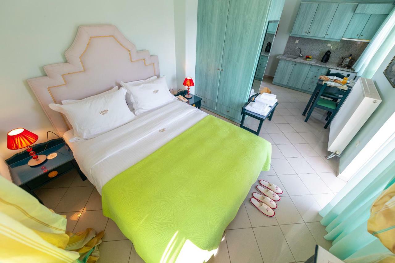 Irida Beach Resort Suites คิปปาริสเซีย ภายนอก รูปภาพ