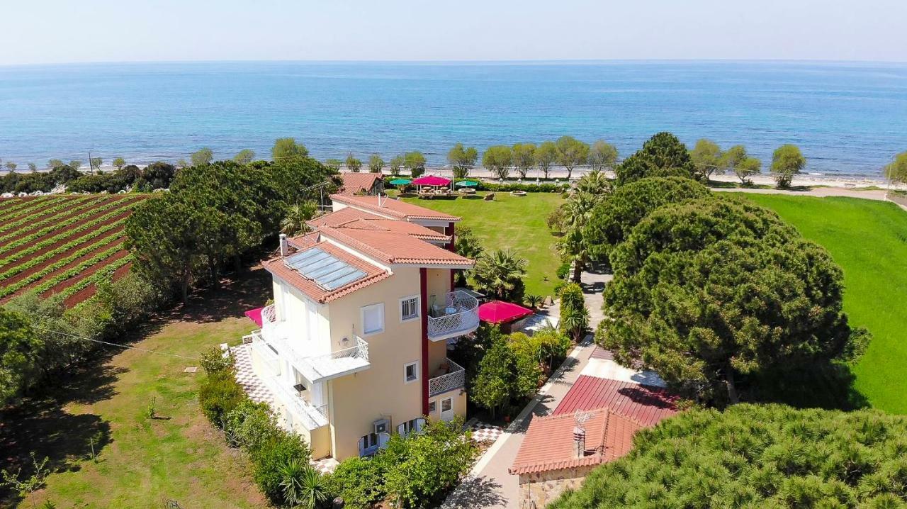 Irida Beach Resort Suites คิปปาริสเซีย ภายนอก รูปภาพ